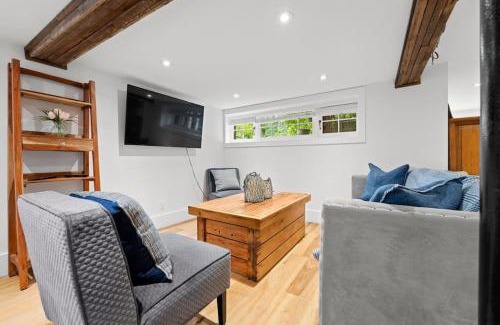 Burlington Apartment | Luxurious lower level Apartment Closeto downtown