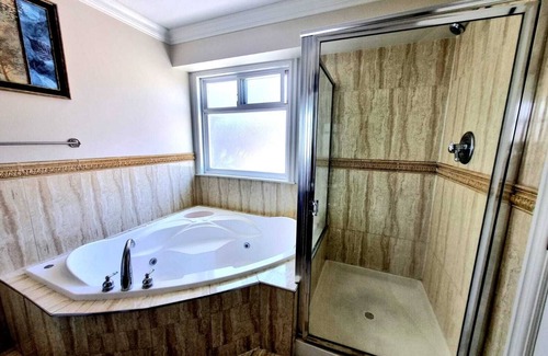 Newton Apartment | Luxurious Master Bedroom Suite with In-suite Bathroom with Jacuzzi