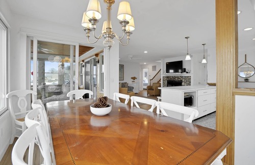 Wading River House | Luxurious Mermaid Inn Beach House: Hot Tub, Games