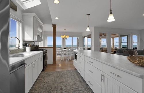 Wading River House | Luxurious Mermaid Inn Beach House: Hot Tub, Games