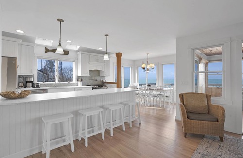 Wading River House | Luxurious Mermaid Inn Beach House: Hot Tub, Games