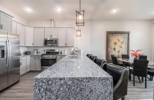Omaha Apartment | Luxurious Midtown Retreat with Elevator Access