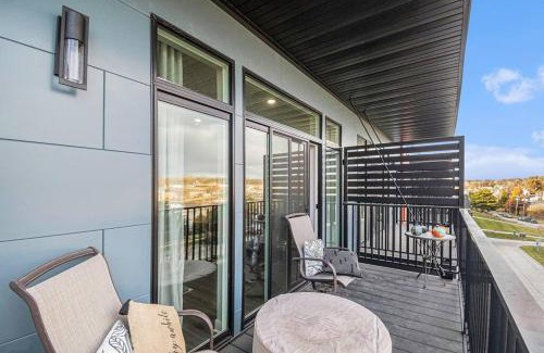 Omaha Apartment | Luxurious Midtown Retreat with Elevator Access