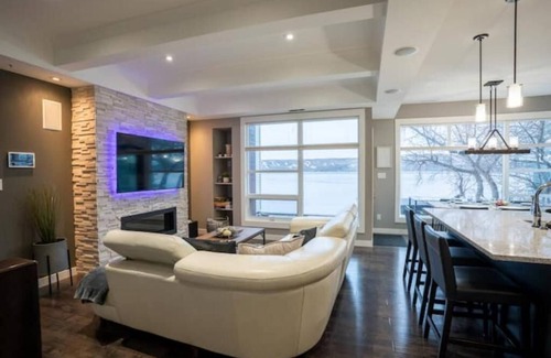 Fort Qu'Appelle Cottage | Luxurious Modern WaterFront Cottage/ICE FISHINGnn