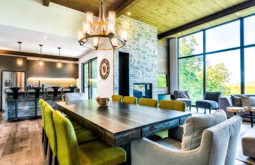 La Conception House | Luxurious Modern Mansion - Private Jacuzzi & Sauna by KŌZĒ Stays