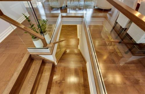 Burlington Villa | Luxurious & Modern 4BR House w/3 Car Parking