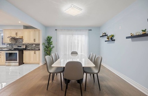 L'Amoreaux House | Luxurious Modern 7B3.5B Home + Magnificent Patio