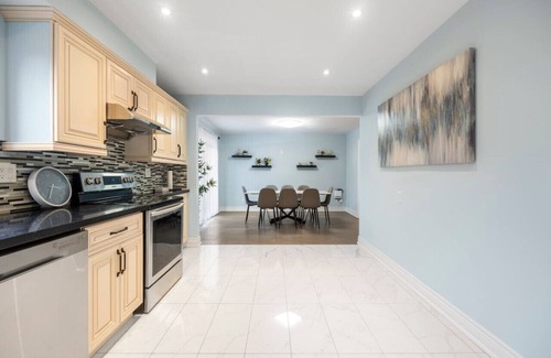 L'Amoreaux House | Luxurious Modern 7B3.5B Home + Magnificent Patio