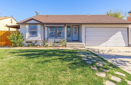 Palmdale House | Luxurious Modern Home 2BD/1B | close to shops