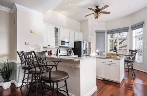 Landmark House | Luxurious-Modern-OpenConcept-PvtGarage-MinsfromDC