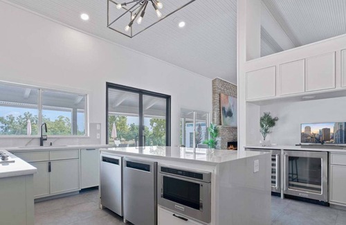 Pleasant Valley House | Luxurious Modern Retreat With Private Pool Patio