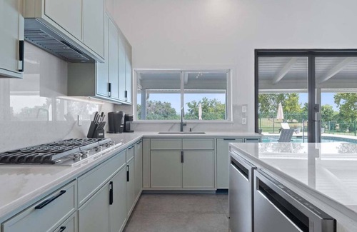 Pleasant Valley House | Luxurious Modern Retreat With Private Pool Patio