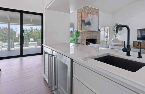 Pleasant Valley House | Luxurious Modern Retreat With Private Pool Patio