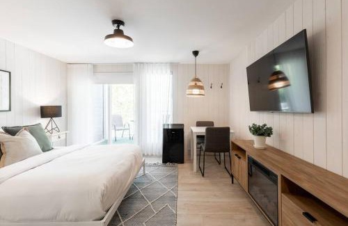 Mont-Tremblant Village House | Luxurious & Modern Tremblant Loft Pool&Spa Access