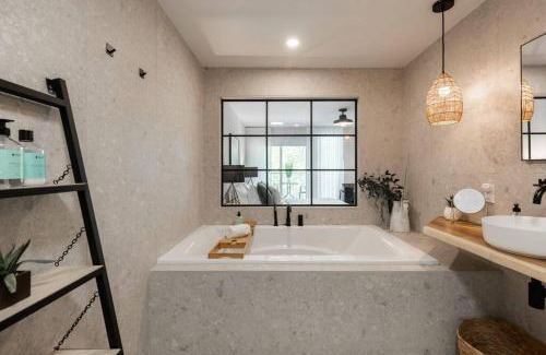 Mont-Tremblant Village House | Luxurious & Modern Tremblant Loft Pool&Spa Access