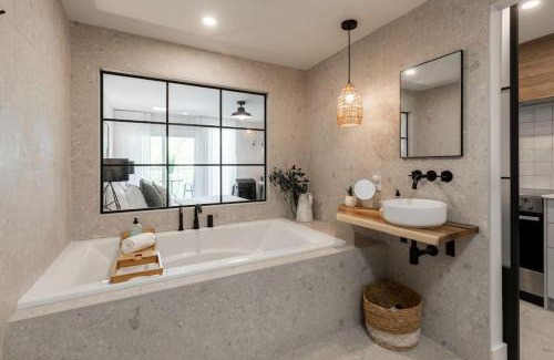 Mont-Tremblant Village Apartment | Luxurious & Modern Tremblant Loft Pool&Spa Access