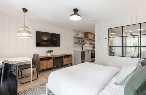 Mont-Tremblant Village Apartment | Luxurious & Modern Tremblant Loft Pool&Spa Access