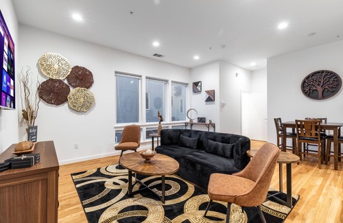 Cedars House | Luxurious Modern Townhome W/ Amazing Rooftop Views
