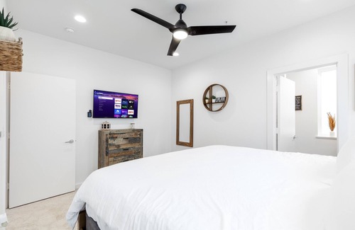 Cedars House | Luxurious Modern Townhome W/ Amazing Rooftop Views