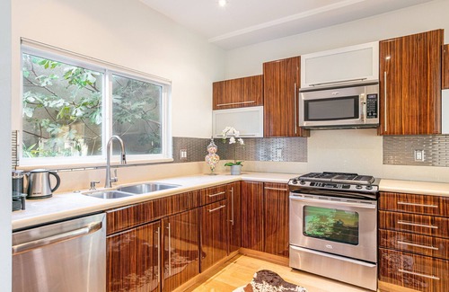 Beverly Grove House | Luxurious modern 5 stars townhouse in the heart of Weho