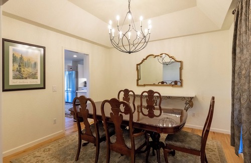 Franklin House | Luxurious Mountain Home Perfectly Located only 3 Miles from Downtown Franklin NC