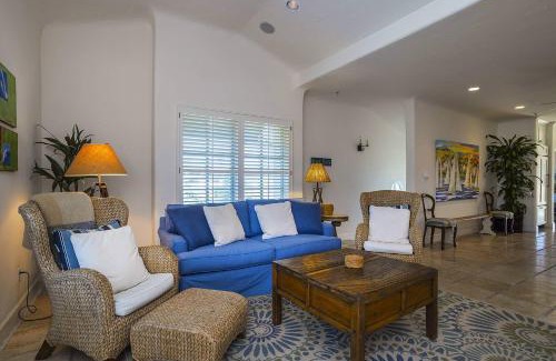 West Beach House | Luxurious Mykonos in Santa Barbara with Outdoor Deck Short Bike Ride to Beach
