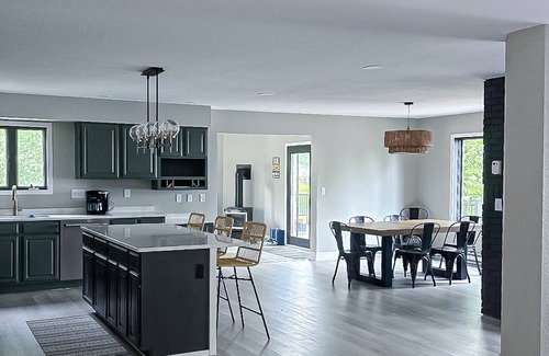 International Falls Cabin | Luxurious newly renovated lake home on Rainy Lake near Voyageurs National Park!