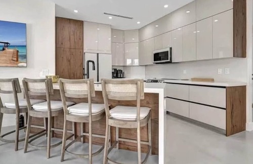 White Marsh House | Luxurious Oasis