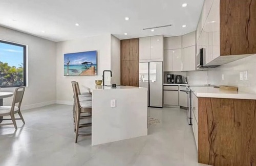 White Marsh House | Luxurious Oasis