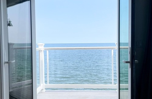 Milford House | Luxurious Oceanfront Escape With Hot Tub