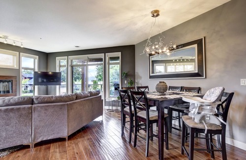 Westbank Condo | Luxurious Okanagan Lakefront Condo