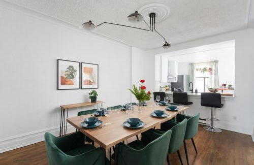 Ville-Marie Apartment | Luxurious Old Montreal Parking Patio 10 Guests