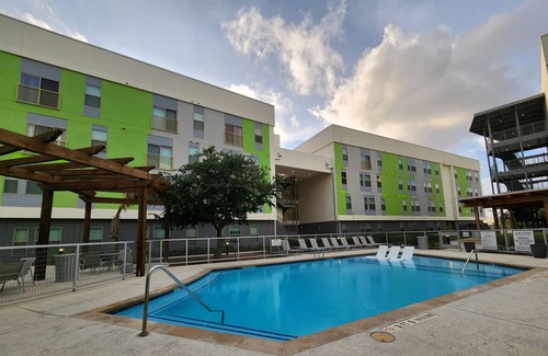 Arsenal Apartment | Luxurious & Peaceful Southtown Apartment- FULLY STOCKED