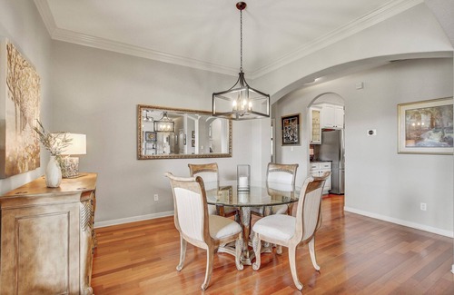 West Oak Hill House | Luxurious Pet Friendly home with 2 Gig Internet with a 2023 BMW X3 auto option.