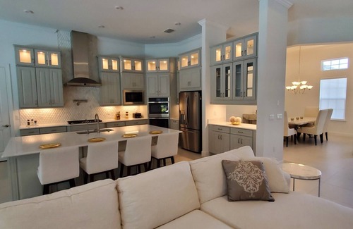 Sarasota House | LUXURIOUS POOL AND SPA HOME n