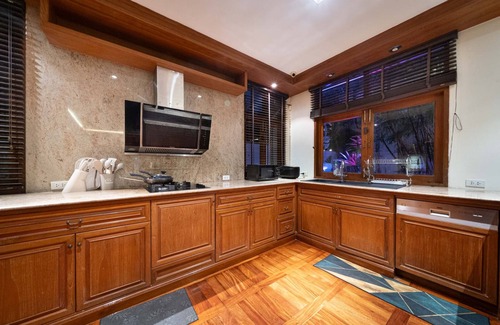 Bang Sare Villa | Luxurious Pool Villa Pattaya City