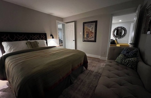Glen Abbey Apartment | Luxurious Private Apartment