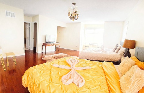 Markham House | Luxurious private Master bedroom