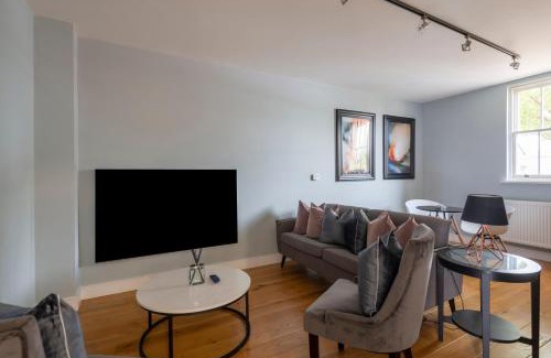 Braintree Apartment | Luxurious Private One Bedroom Apartment in Braintree with Free Parking Near City Centre
