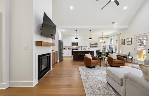 Graysville House | Luxurious Private Retreat: 3-Bedroom Haven