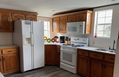 Joplin House | Luxurious private spacious cottage