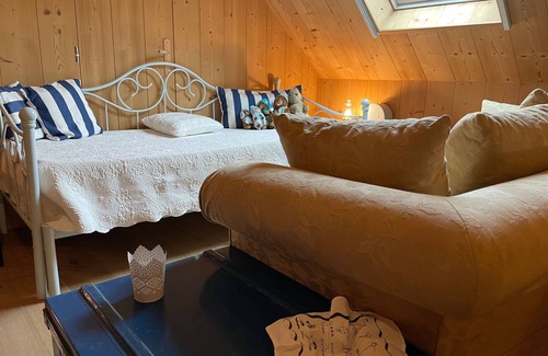 Montreuil-le-Henri Bed & Breakfast | Luxurious Retreat: Private Suite with Pool, Garden, and Exclusive Dining Experience