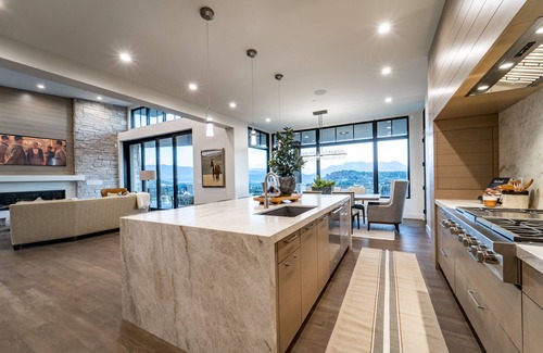 Heber House | Luxurious Red Ledges Masterpiece, 90 Day Min Stay, Golf