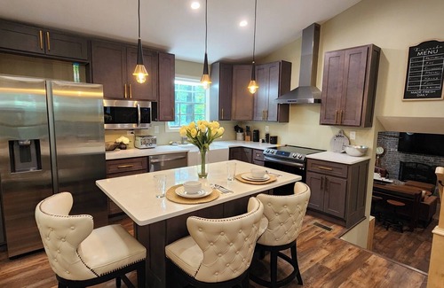 Cliftondale House | Luxurious reno minutes from Atlanta Airport and downtown. and convention centers