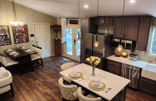 Cliftondale House | Luxurious reno minutes from Atlanta Airport and downtown. and convention centers