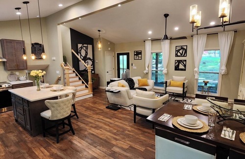 Cliftondale House | Luxurious reno minutes from Atlanta Airport and downtown. and convention centers