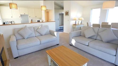 Crieff House | Luxurious Riverside Lodge - 'The Ardle'