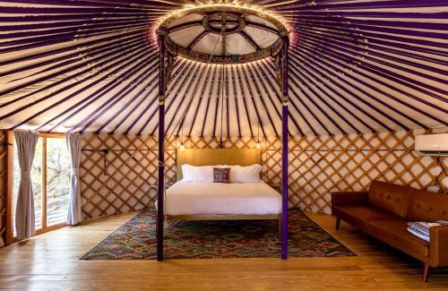 Dripping Springs Other | Luxurious Romantic Yurt with Hot Tub in Dripping Springs, Texas