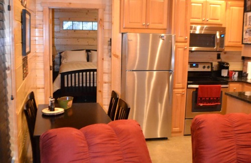 Shreveport Cabin | Luxurious Romantic Log Cabin North of Shreveport