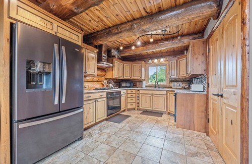 Vergas Cabin | Luxurious Rustic Cabin Getaway on Loon Lake.